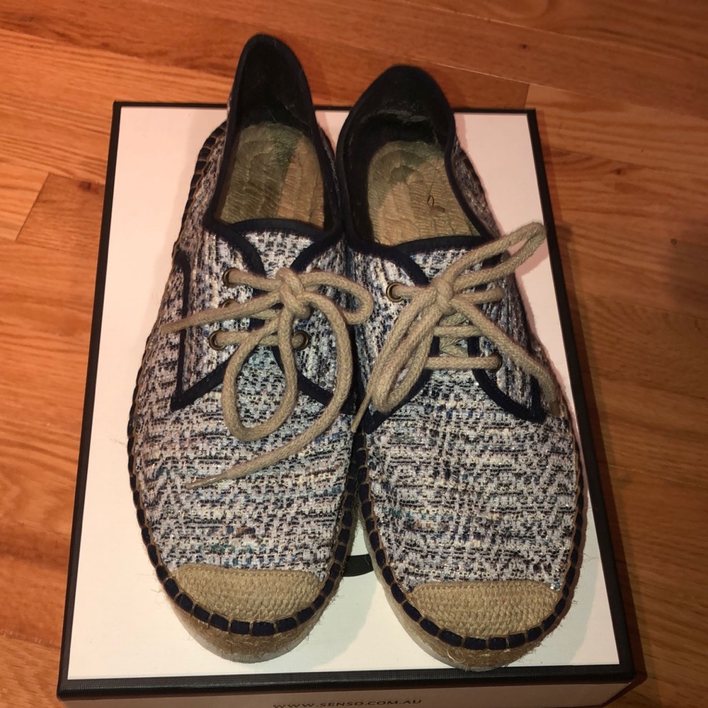 Blue/White design shoes